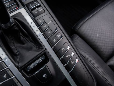 Used 2017 Porsche Macan image 20