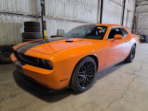 Used 2014 Dodge Challenger R/T Plus RWD image 1