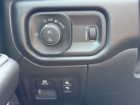 Used 2025 RAM 1500 Big Horn AWD/4WD image 32
