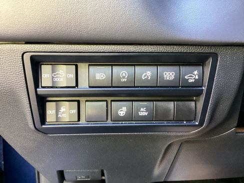 Used 2023 Toyota Tundra Platinum AWD/4WD image 67