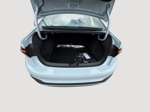 New 2025 Volkswagen Jetta SE image 9