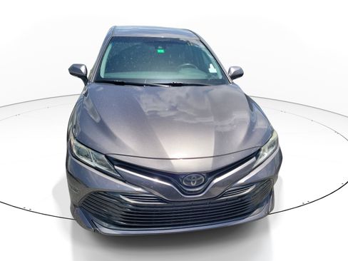 Used 2018 Toyota Camry LE w/ Convenience Package FWD image 2