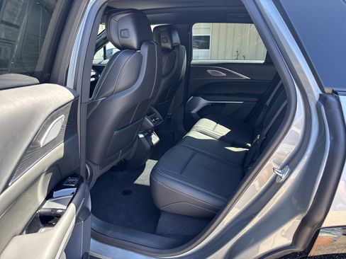 Used 2024 Cadillac Lyriq Luxury AWD/4WD image 18