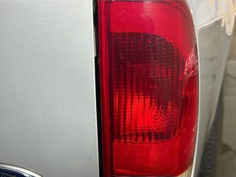 Used 2001 Ford F150 Lariat RWD image 29