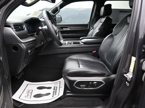 Used 2024 Jeep Wagoneer Series II w/ Flexible Seating Group AWD/4WD image 9