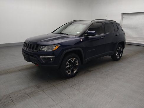 Used 2017 Jeep Compass Trailhawk w/ Leather Interior Group AWD/4WD image 2