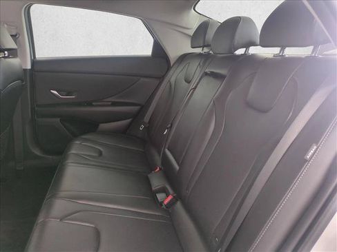 Certified 2025 Hyundai Elantra Limited FWD image 22