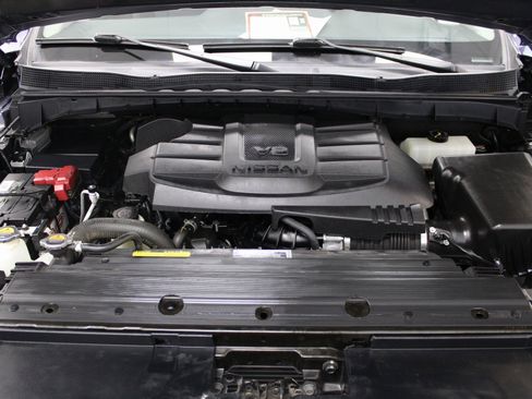 Used 2022 Nissan Titan SV image 10