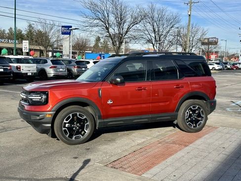 Used 2024 Ford Bronco Sport Outer Banks w/ Tech Package image 3