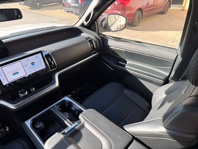 Used 2026 Ford Expedition Platinum w/ Stealth Performance Package AWD/4WD image 21