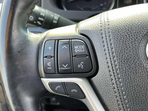 Used 2018 Toyota Highlander Plus AWD/4WD image 21
