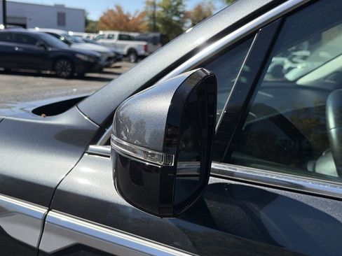 Used 2024 Kia Sorento S image 10