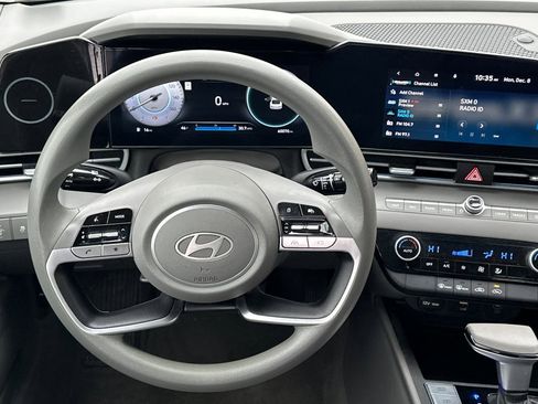 Used 2024 Hyundai Elantra SEL image 14