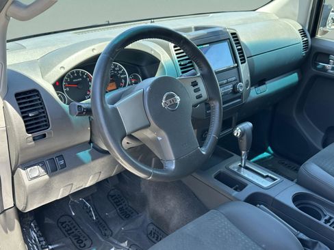 Used 2010 Nissan Frontier LE RWD image 18