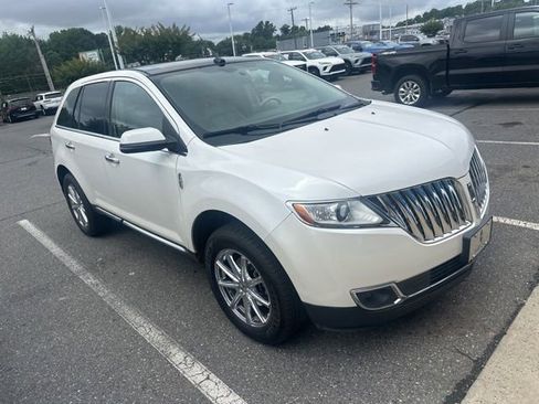 Used 2012 Lincoln MKX FWD image 1
