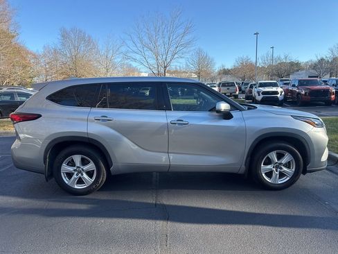 Used 2021 Toyota Highlander LE image 18