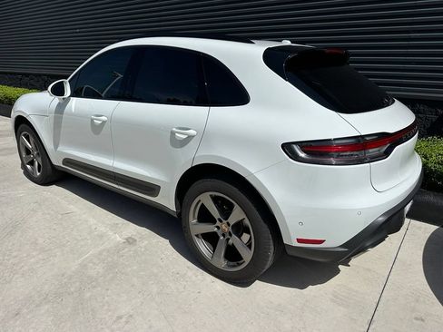 Certified 2024 Porsche Macan AWD/4WD image 3