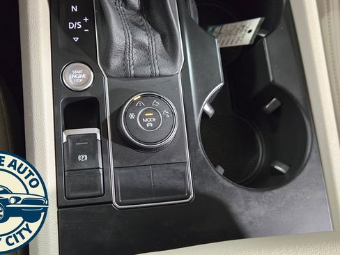 Used 2019 Volkswagen Atlas SE w/ Towing Package image 18