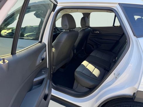 Used 2025 Chevrolet Trax LT w/ LT Convenience Package image 27