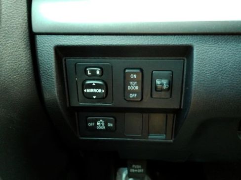 Used 2016 Toyota Tundra SR5 w/ TRD Off Road Package image 27