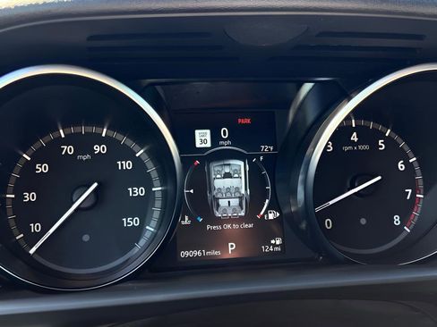 Used 2018 Land Rover Discovery SE image 50