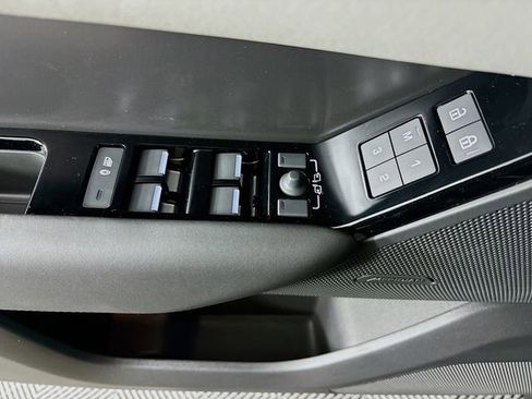 New 2026 Land Rover Range Rover Velar S image 19