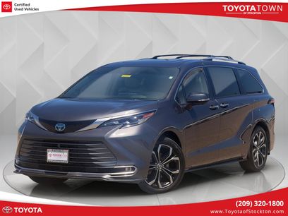 Certified 2025 Toyota Sienna Platinum