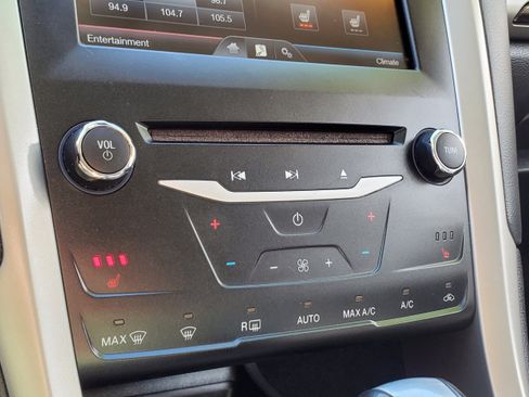 Used 2014 Ford Fusion SE w/ Equipment Group 502A image 19