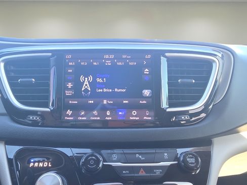 Used 2020 Chrysler Pacifica Touring-L Plus FWD image 10
