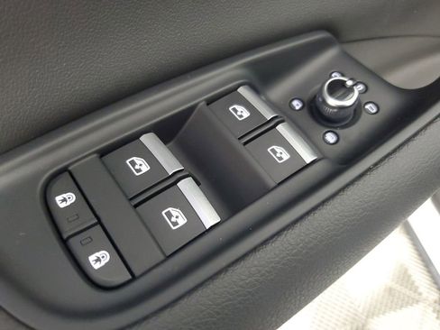 Used 2025 Audi Q7 3.0T Premium AWD/4WD image 19
