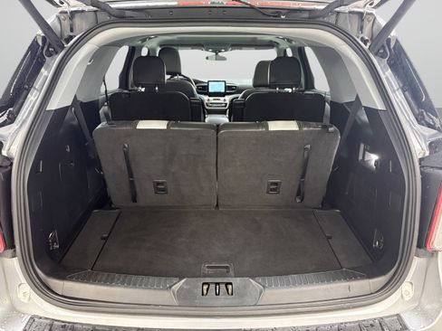 Used 2021 Ford Explorer XLT w/ Equipment Group 202A AWD/4WD image 8
