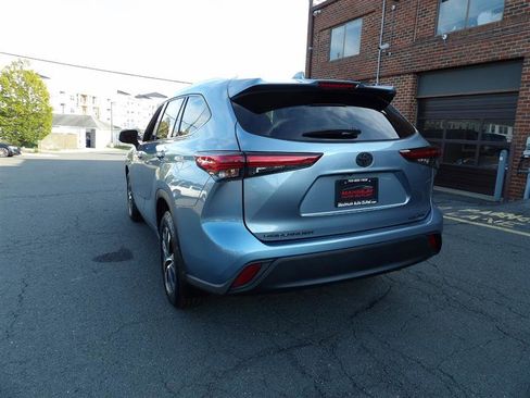 Used 2021 Toyota Highlander XLE image 5