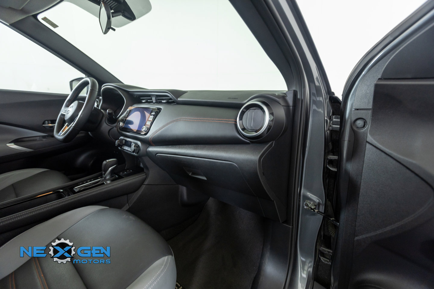 Used 2024 Nissan Kicks SR w/ SR Premium Package FWD image 41