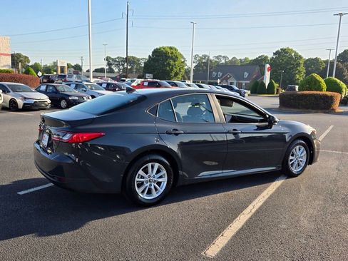 Used 2025 Toyota Camry LE image 14