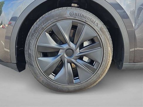 Used 2025 Tesla Model Y Long Range AWD/4WD image 26