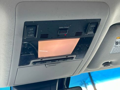 Used 2016 Toyota Land Cruiser image 20