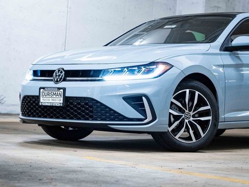 New 2026 Volkswagen Jetta SE image 2