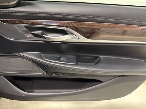Used 2022 BMW 750i xDrive w/ Luxury Rear Seating Package image 38