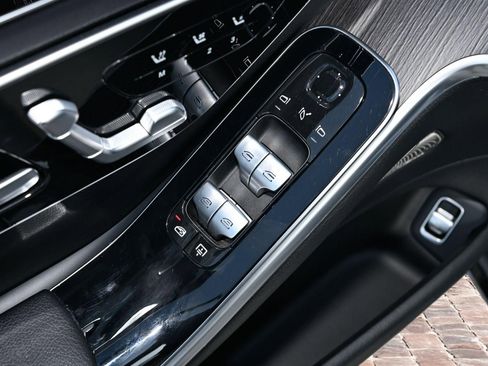 Used 2023 Mercedes-Benz S 500 4MATIC w/ AMG Line image 24