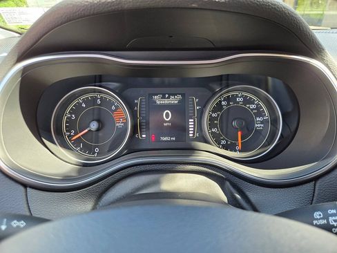Used 2020 Jeep Cherokee Latitude Plus w/ Cold Weather Group AWD/4WD image 12