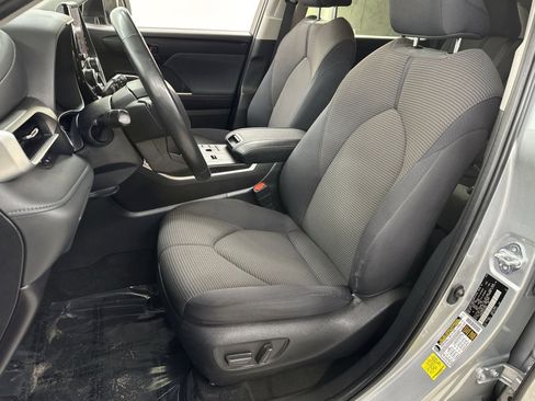 Used 2023 Toyota Highlander LE image 17