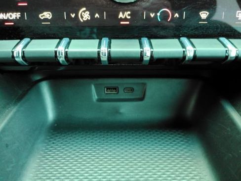 Used 2026 GMC Terrain Elevation image 40