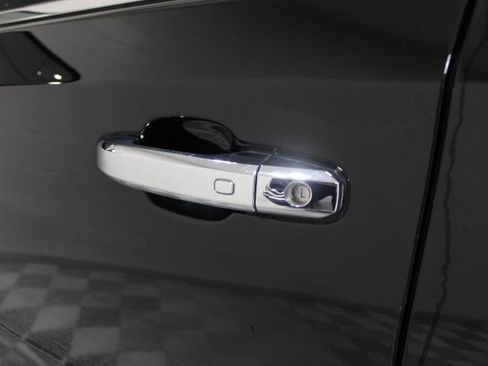 Used 2019 GMC Sierra 1500 SLT w/ SLT Premium Package image 17