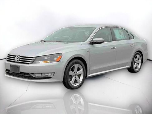 Used 2015 Volkswagen Passat 1.8T Limited Edition image 2