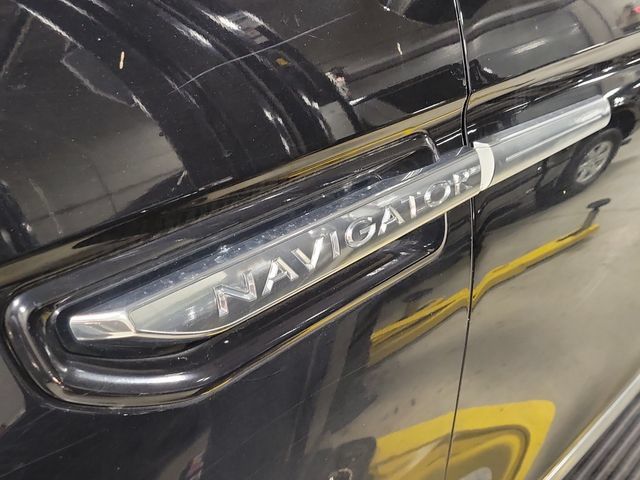 Used 2019 Lincoln Navigator L Select RWD image 4