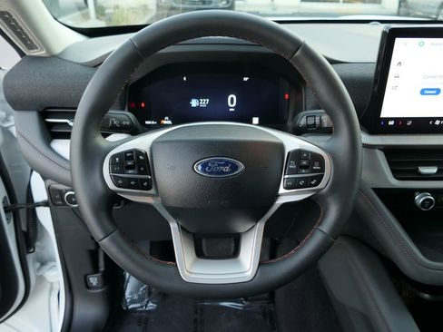 Used 2025 Ford Explorer Active w/ Active Comfort Package image 20