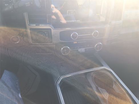 Used 2022 Ford F250 Platinum w/ Tremor Off-Road Package image 37