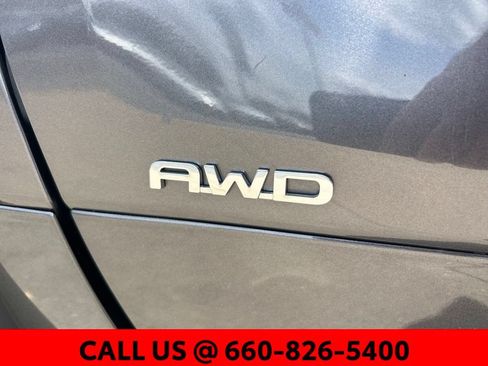 Used 2022 Toyota Highlander XLE AWD/4WD image 14