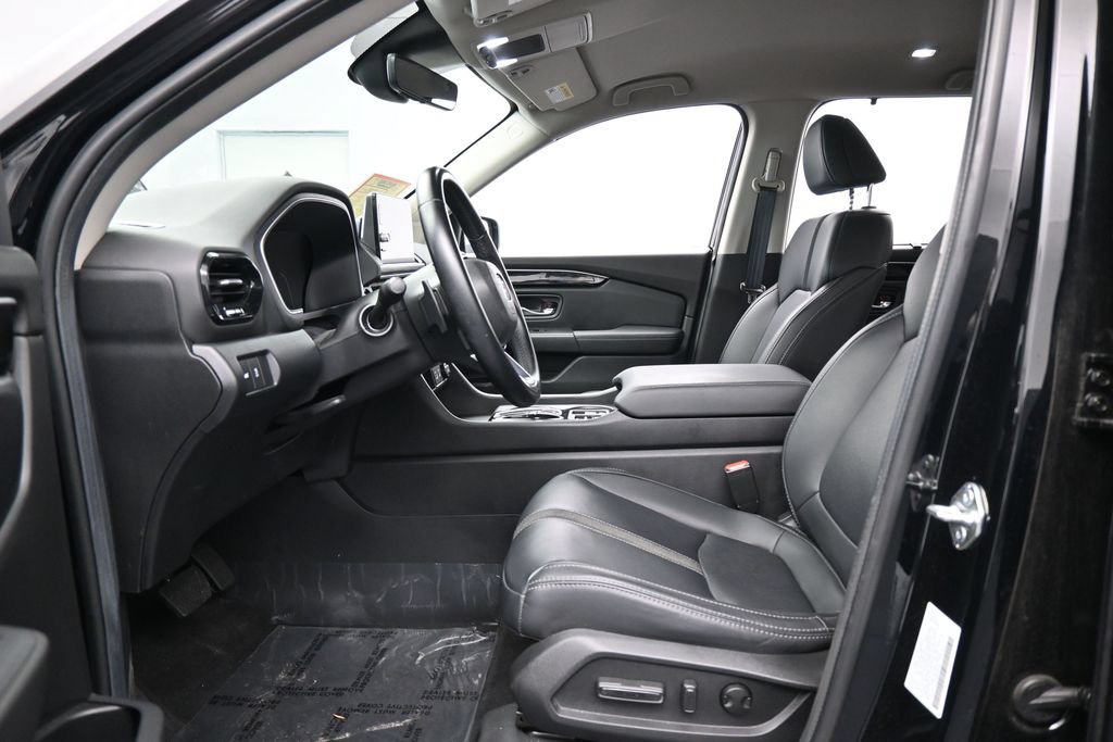 Used 2025 Honda Pilot EX-L image 11