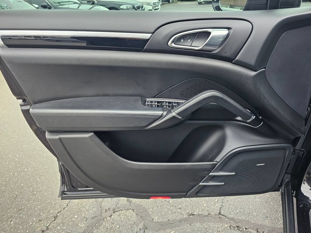 Used 2018 Porsche Cayenne Platinum Edition AWD/4WD image 21